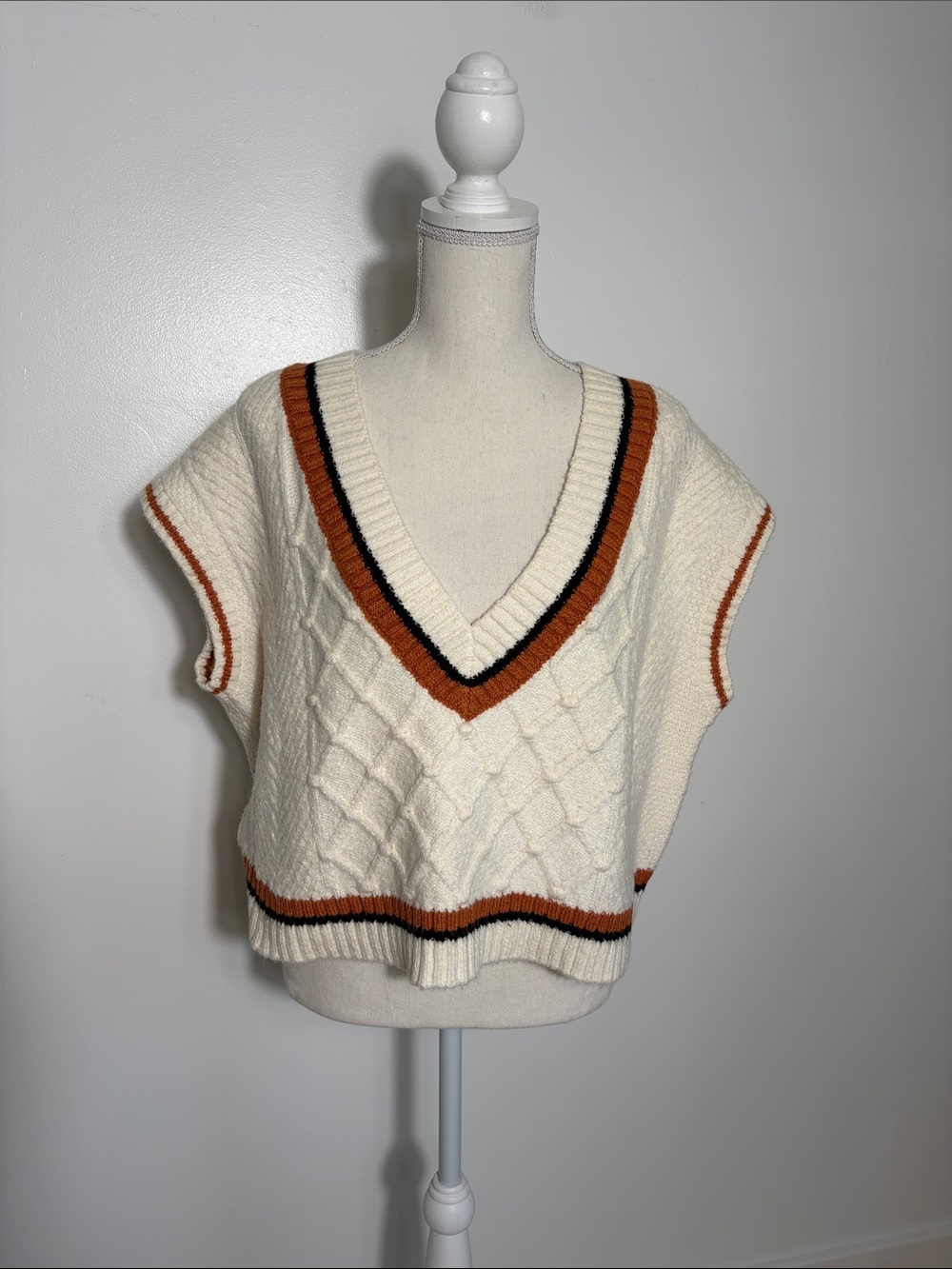 Maeve Cream Cable-Knit V-Neck Sweater Vest with Rust Trim Large